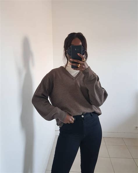 how to style an oversized turtleneck|what to wear over turtleneck.